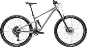 Silverback25 SE Trail 10 29 Gloss Moondust Metallic/Matt Black